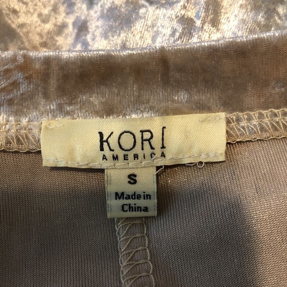 Kori America Embroidered Floral Crushed Velvet Oversized Top Size Small - Picture 6 of 7